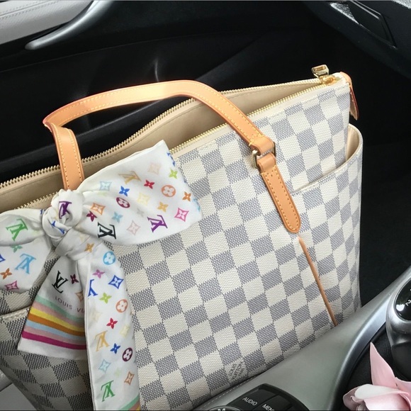 Meet your Posher, Jules Luxe - Picture 3 of 9